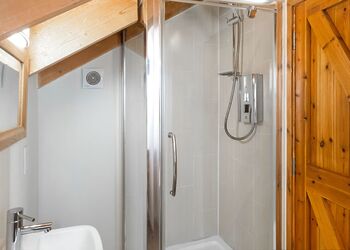 Classic Golden Oak 3 (Pet) - Keldy, Pickering