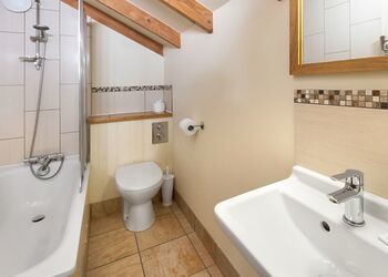 Classic Golden Oak Treehouse - Keldy, Nr Pickering