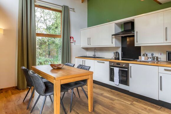 Classic Golden Oak 2 (Pet) - Keldy, Nr Pickering