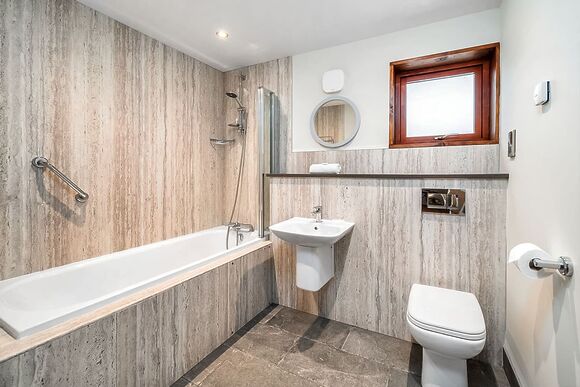 Classic Golden Oak 4 (Pet) - Keldy, Nr Pickering