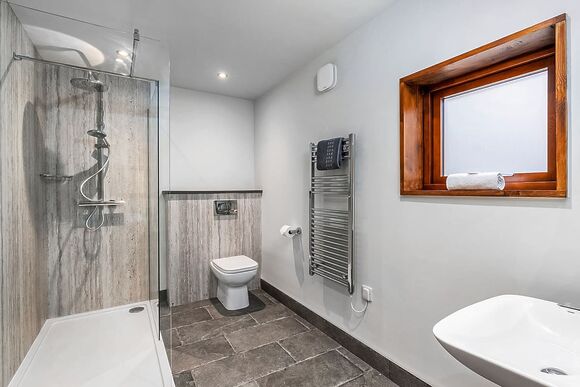 Classic Golden Oak 4 (Pet) - Keldy, Nr Pickering