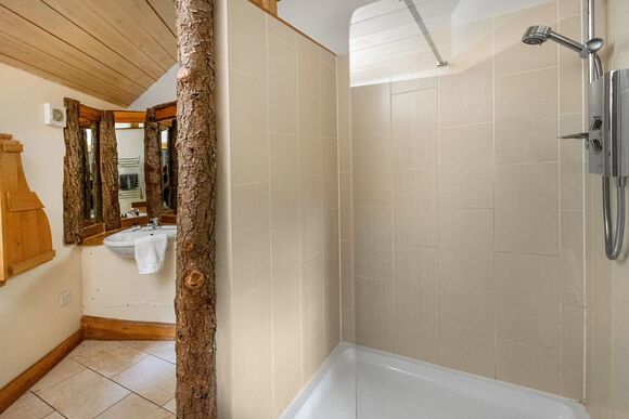 Classic Golden Oak Treehouse - Keldy, Nr Pickering