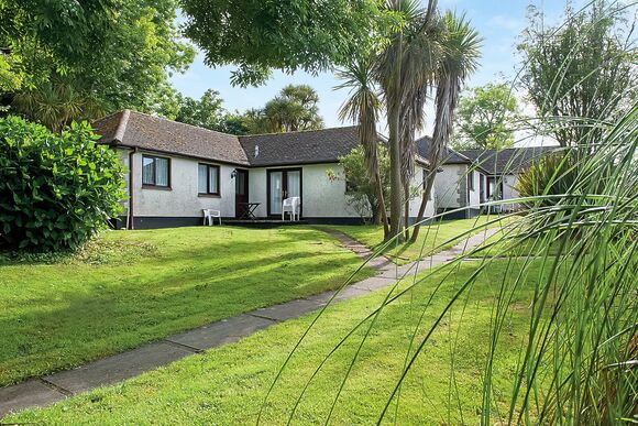 Silver Bungalow 2 (Sleeps 6)