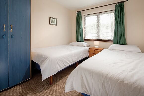 Silver Bungalow 2 (Sleeps 6)