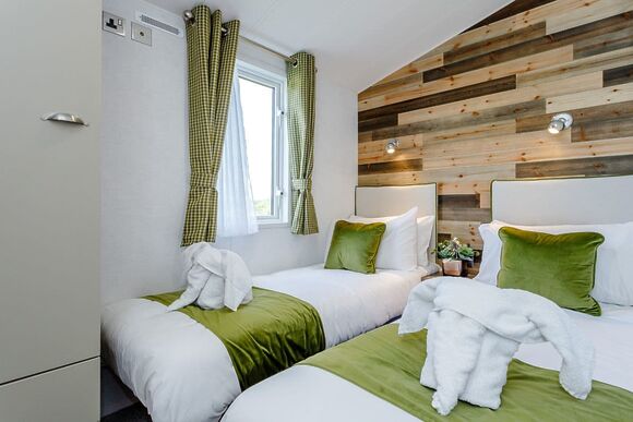 Alford Spa (Pet) - Kenwick Woods, Louth, Lincolnshire Wolds