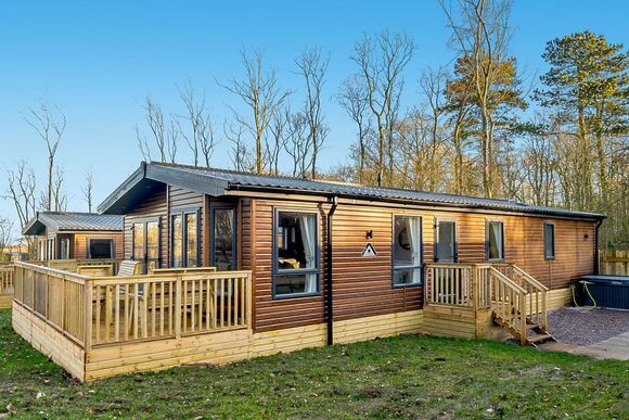 Brayford Lodge Spa (Pet) - Kenwick Woods, Louth, Lincolnshire Wolds