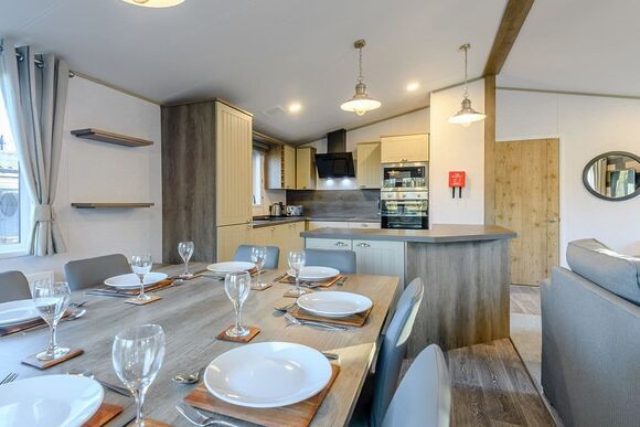 Brayford Lodge Spa (Pet) - Kenwick Woods, Louth, Lincolnshire Wolds