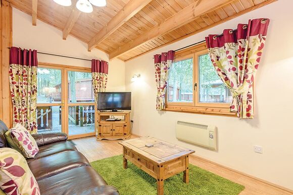 Cedar Lodge (Pet) - Kenwick Woods, Louth, Lincolnshire Wolds