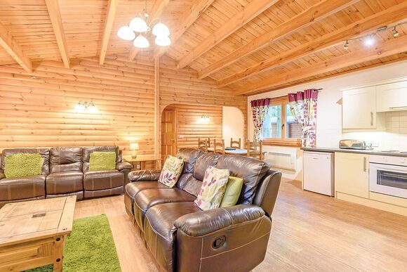 Cedar Lodge (Pet) - Kenwick Woods, Louth, Lincolnshire Wolds