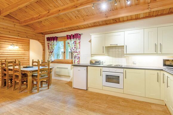 Cedar Lodge (Pet) - Kenwick Woods, Louth, Lincolnshire Wolds