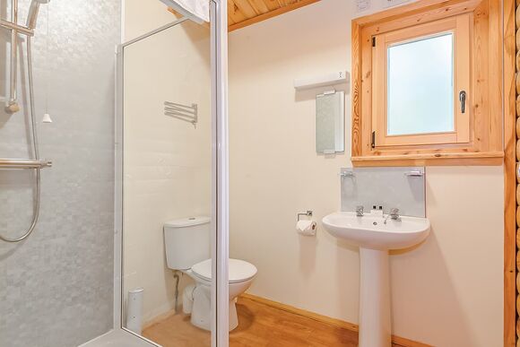 Cedar Lodge (Pet) - Kenwick Woods, Louth, Lincolnshire Wolds