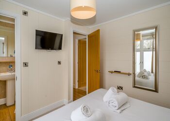 Turner 4 Premier - Keswick Reach Lodge Retreat, Bewaldeth, Keswick