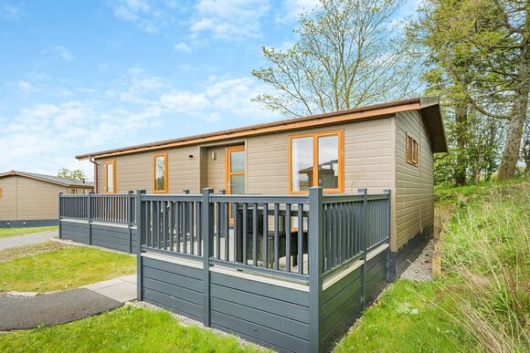 Keswick Reach Lodge Retreat