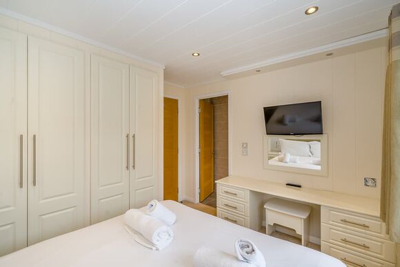 Constable Premier - Keswick Reach Lodge Retreat, Bewaldeth, Keswick