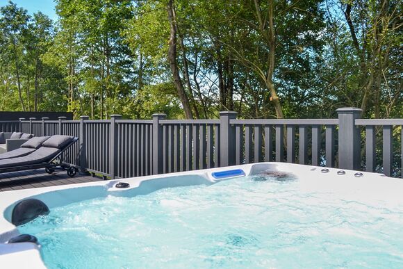 Buckingham - Kingswood Golf and Leisure Park, Doncaster, South Yorkshire