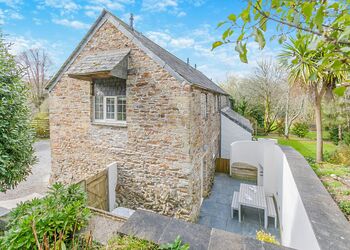 Above Town - Kilminorth Cottages, Watergate, Looe