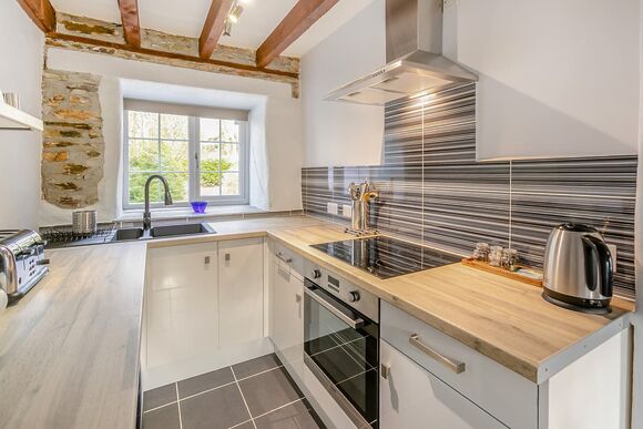 Queen Park Cottage - Kilminorth Cottages, Watergate, Looe