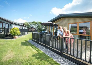 2 Bed Platinum Hot Tub Lodge - Killigarth Manor, Polperro, Looe