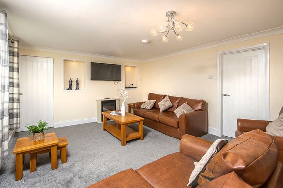 Living room/dining room 