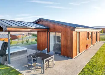 Knights Lodges, Bretby, Derbyshire