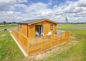 Mulberry Lodge - Knights Lodges, Bretby, Derbyshire