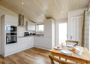 Mulberry Lodge - Knights Lodges, Bretby, Derbyshire