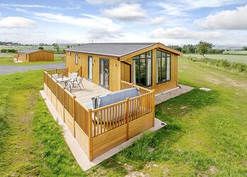 Knights Lodge - Knights Lodges, Bretby, Derbyshire