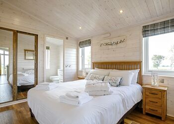 Knights Lodge - Knights Lodges, Bretby, Derbyshire