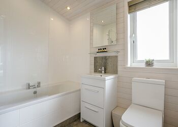 Knights Lodge - Knights Lodges, Bretby, Derbyshire