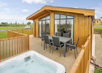 Field View Lodge - Knights Lodges, Bretby, Derbyshire
