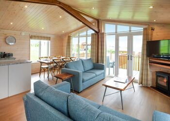 Field View Lodge - Knights Lodges, Bretby, Derbyshire