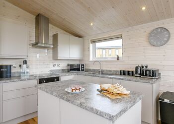 Field View Lodge - Knights Lodges, Bretby, Derbyshire