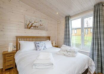 Field View Lodge - Knights Lodges, Bretby, Derbyshire