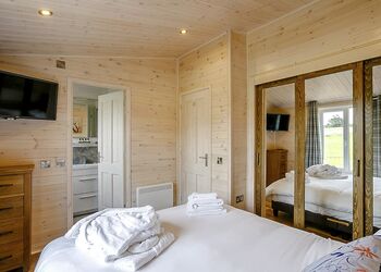 Field View Lodge - Knights Lodges, Bretby, Derbyshire