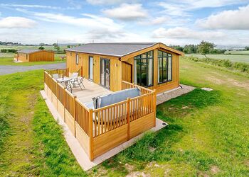 Knights Lodges (Pet) - Knights Lodges, Bretby, Derbyshire