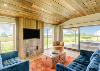 Autograph 3 Bed - Knights Lodges, Bretby, Derbyshire