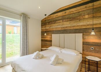 Autograph 3 Bed - Knights Lodges, Bretby, Derbyshire