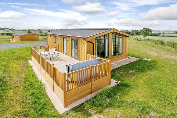 Knights Lodge - Knights Lodges, Bretby, Derbyshire