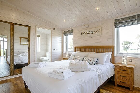 Knights Lodge - Knights Lodges, Bretby, Derbyshire