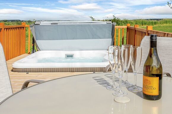 Knights Lodges (Pet) - Knights Lodges, Bretby, Derbyshire