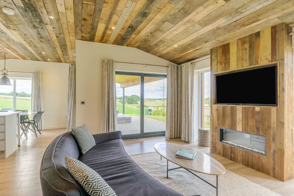 Autograph 2 Bed - Knights Lodges, Bretby, Derbyshire