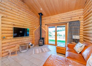 The Paw Pad - Kitty&rsquo;s View Country Lodges, Broxton, Nr Chester