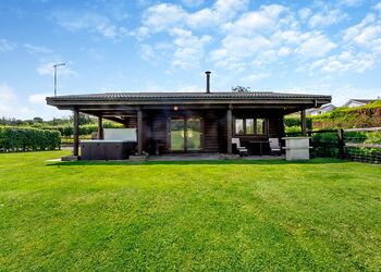 The Paw Pad - Kitty’s View Country Lodges, Broxton, Nr Chester