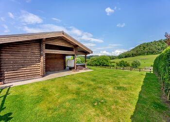 The Paw Pad - Kitty&rsquo;s View Country Lodges, Broxton, Nr Chester