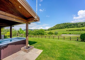 The Paw Pad - Kitty&rsquo;s View Country Lodges, Broxton, Nr Chester