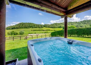 The Paw Pad - Kitty&rsquo;s View Country Lodges, Broxton, Nr Chester