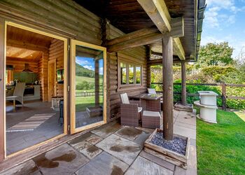 The Paw Pad - Kitty&rsquo;s View Country Lodges, Broxton, Nr Chester