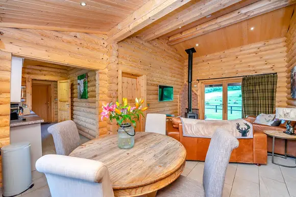 Two Hoots - Kitty&rsquo;s View Country Lodges, Broxton, Nr Chester