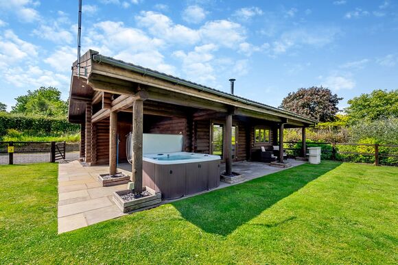 The Paw Pad - Kitty&rsquo;s View Country Lodges, Broxton, Nr Chester