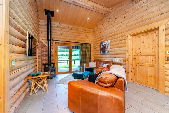 Two Hoots - Kitty&rsquo;s View Country Lodges, Broxton, Nr Chester